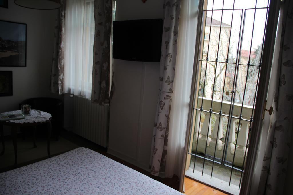 B&B Villa Ferrari Asti Extérieur photo